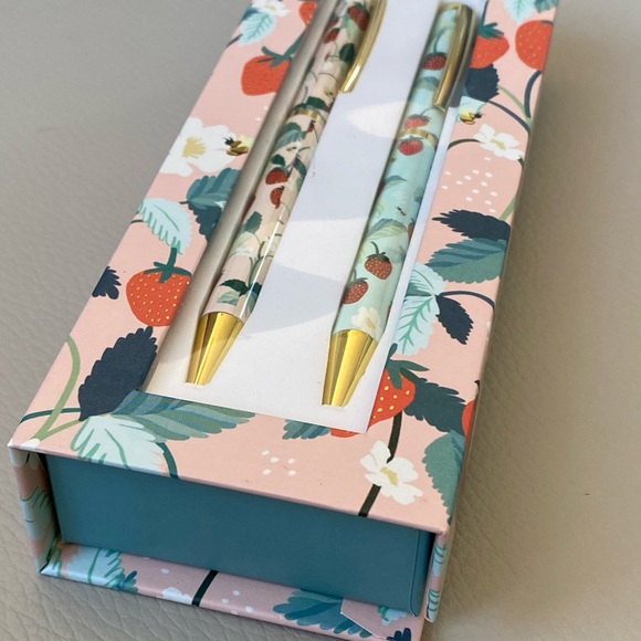 Strawberry Pen set - Picture 3 of 4